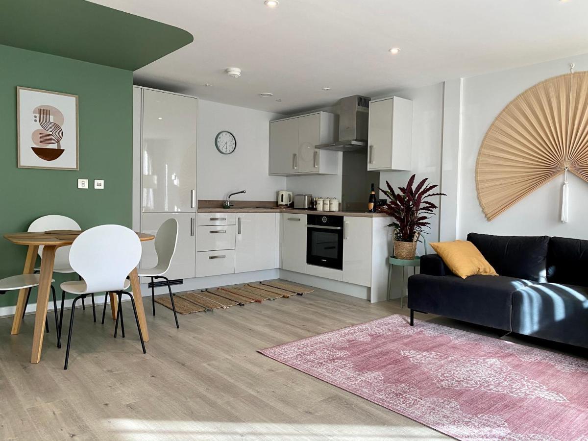 Modern Apartment In Central Quiet York With Free Parking - Contemporary New Building Bagian luar foto