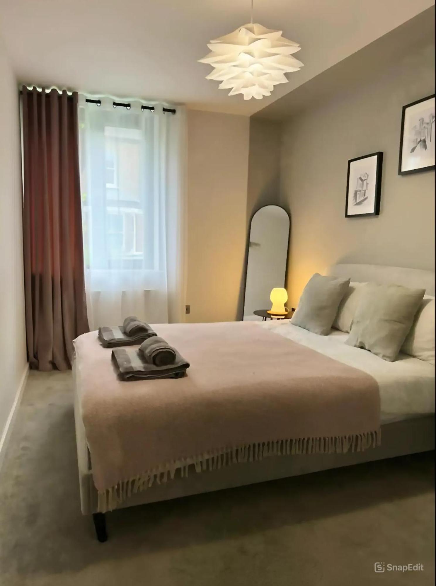 Modern Apartment In Central Quiet York With Free Parking - Contemporary New Building Bagian luar foto
