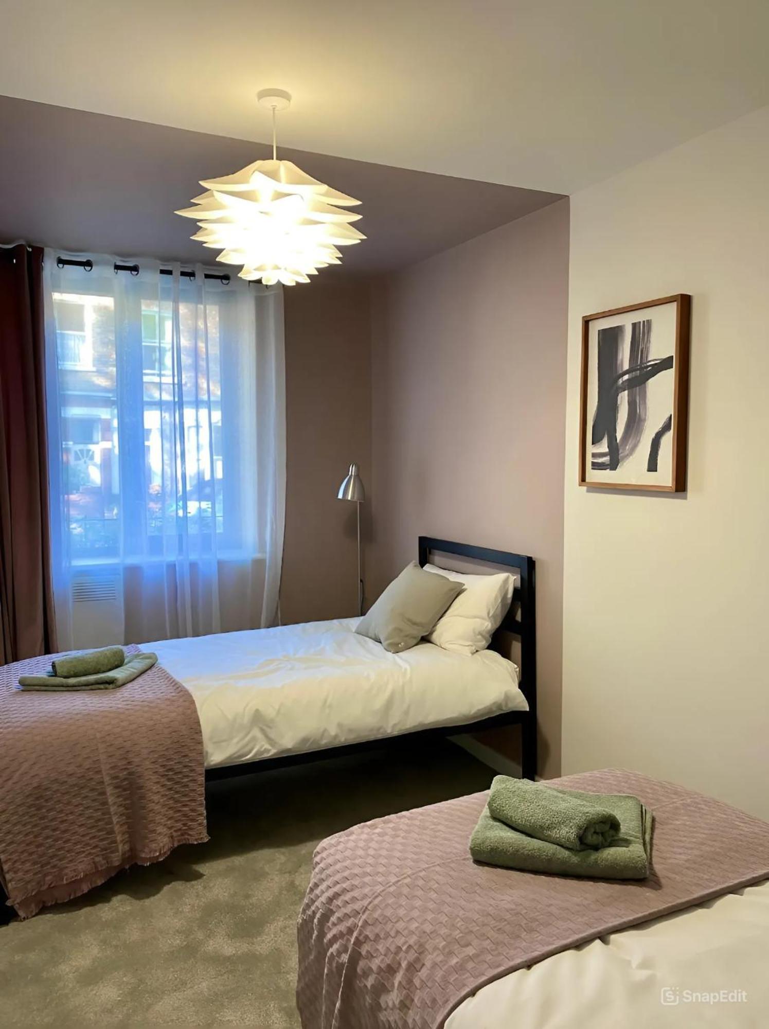 Modern Apartment In Central Quiet York With Free Parking - Contemporary New Building Bagian luar foto